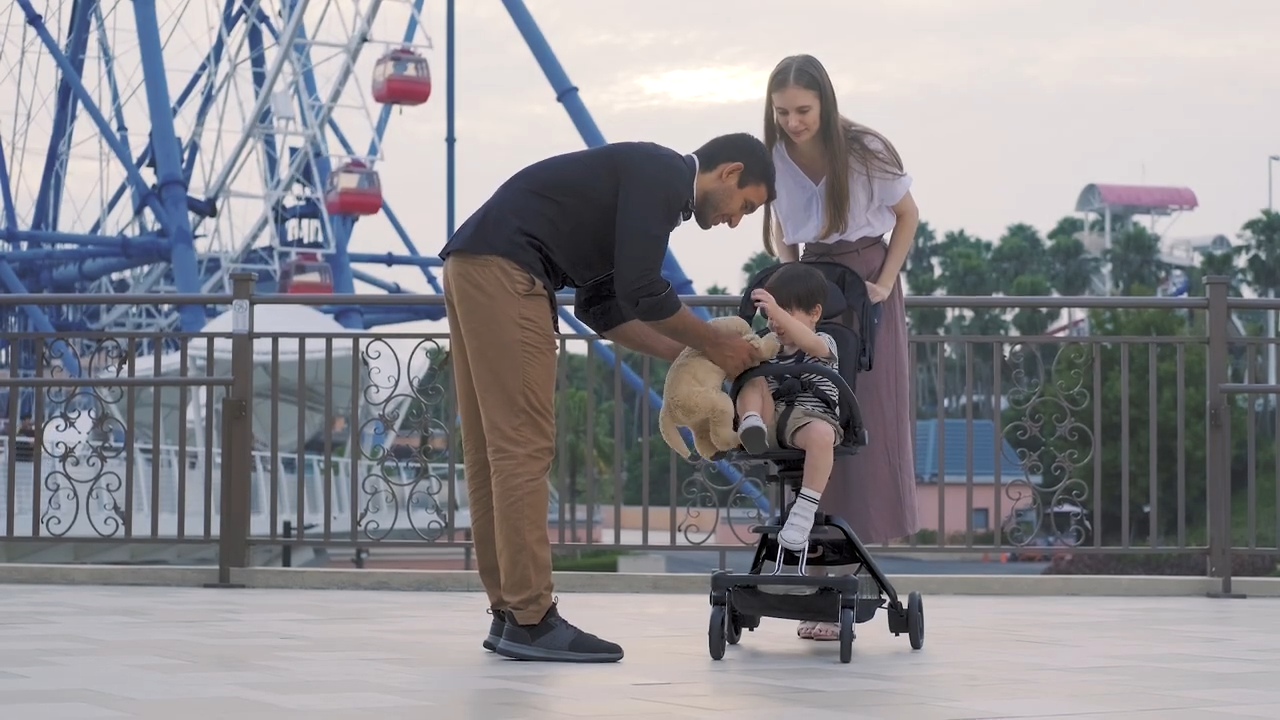 UNILOVE - 2 in 1 On The Go Black - 2 Ways Lightweight Cabin Size Stroller For Baby and Toddler From 0 - 22kg